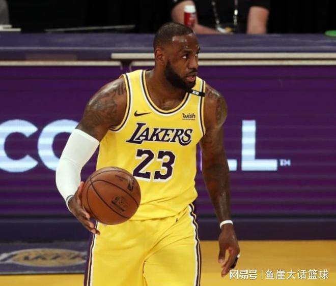 布朗尼迎NBA生涯首次先发，科技新星熠熠生辉