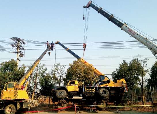 最新吊车事故报道，事故现场及救援情况揭秘