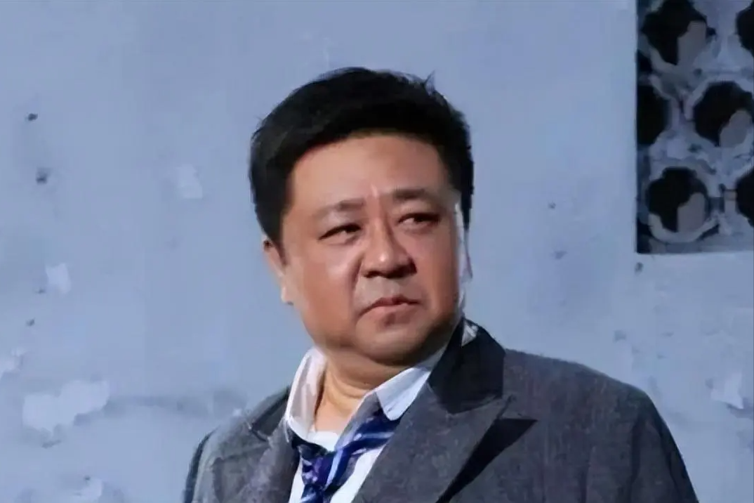 梁冠华的成长之路，学习变化，自信成就，笑对人生